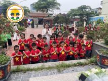 Viếng nghĩa trang liệt sỹ ngày 30/4 của các bé trường MNCD