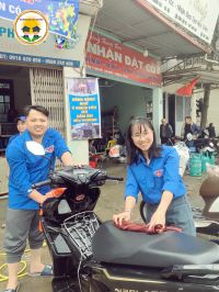 HĐ rửa xe gây quỹ "Tết trao em"