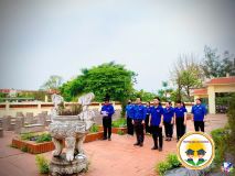 Viếng nghĩa trang liệt sỹ