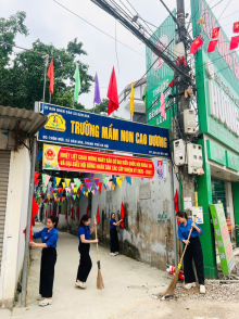 Buổi tổng vệ sinh tại khuôn viên trường MN Cao Dương