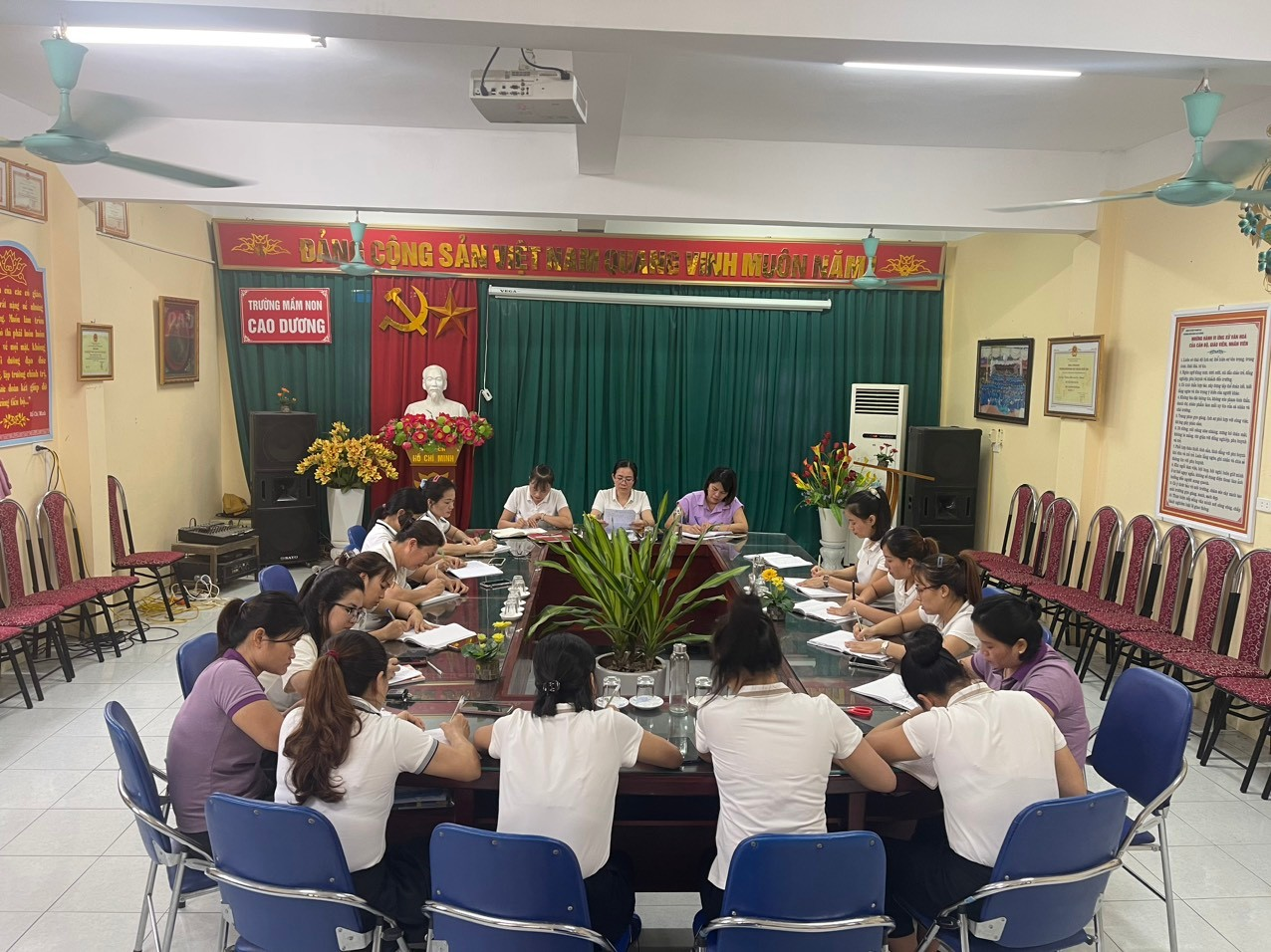 TRƯỜNG MẦM NON CAO DƯƠNG TRAO QUYẾT ĐỊNH ĐẢNG VIÊN CHÍNH THỨC