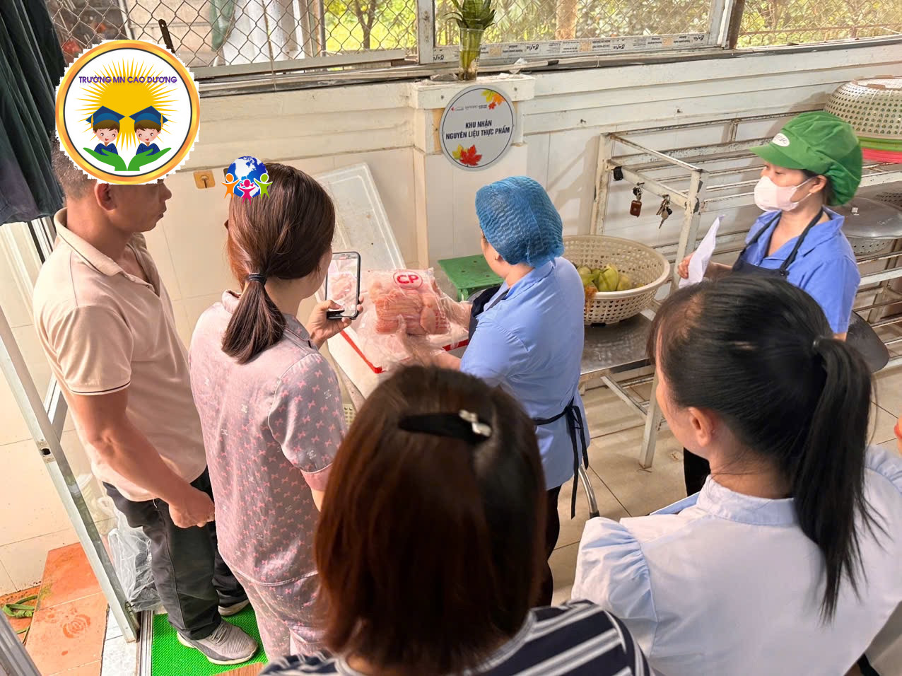 Sự phối kết hợp giữa Phụ Huynh và Nhà Trường trong công tác giao nhận thực phẩm nhằm đảm bảo VSATTP trong chế biến món ăn cho trẻ