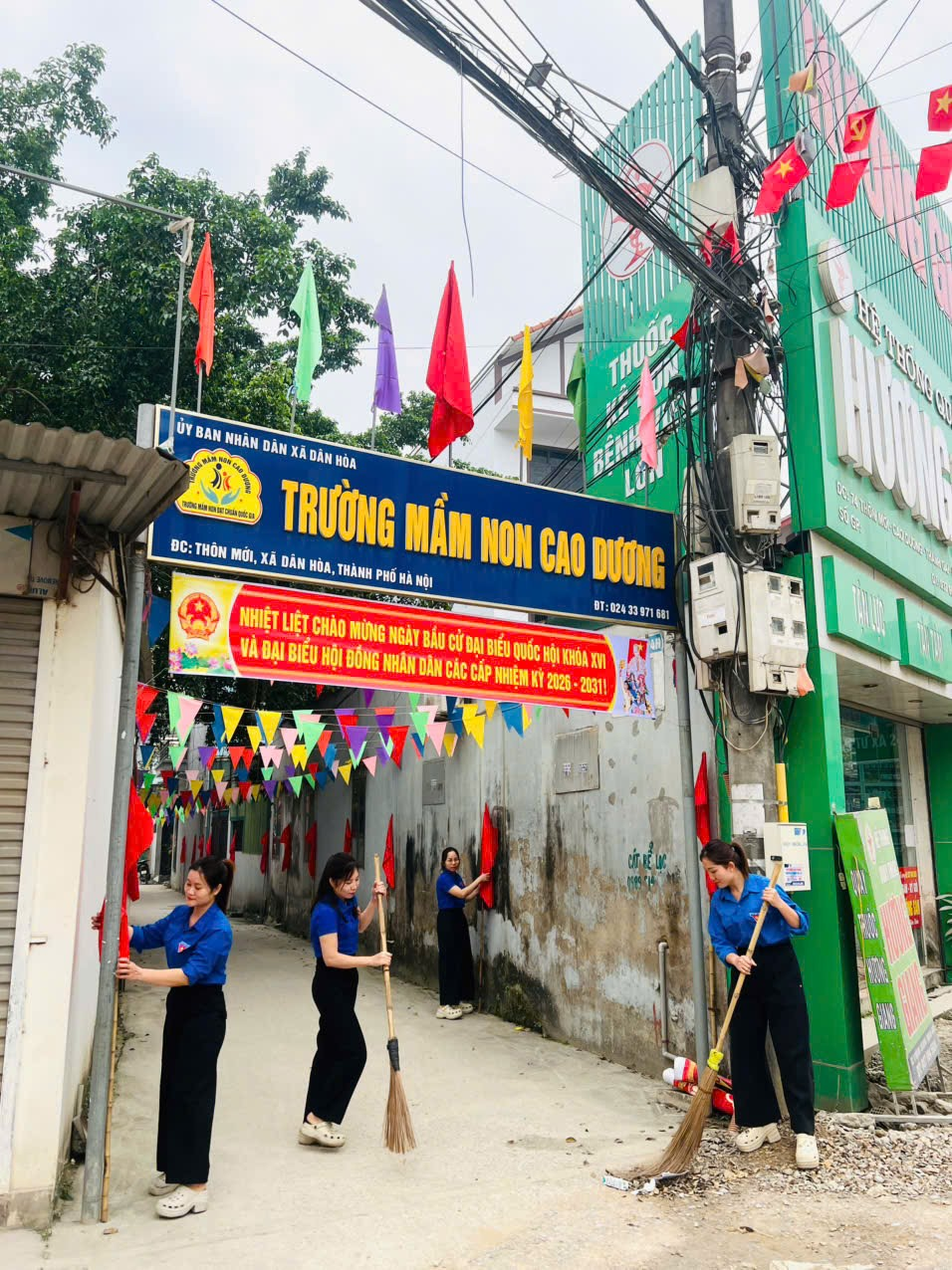 Buổi tổng vệ sinh tại khuôn viên trường MN Cao Dương