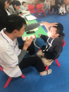 TRƯỜNG MẦM NON CAO DƯƠNG KẾT HỢP Y TẾ XÃ KHÁM SỨC KHOẺ ĐỊNH KÌ CHO TRẺ”