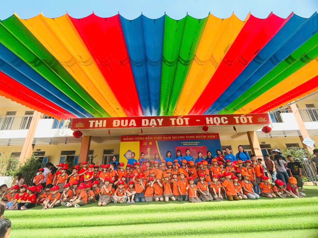 THAM QUAN TRẢI NGHIỆM MÔI TRƯỜNG HỌC TẬP LỚP 1