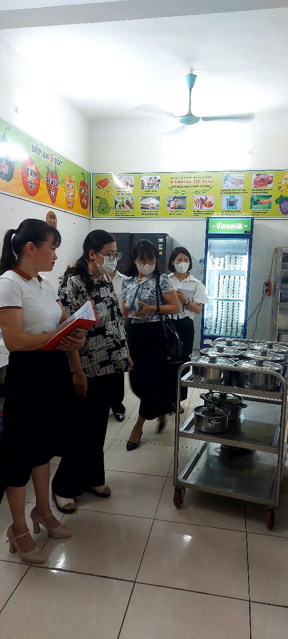 Trạm y tế Xã Dân Hoà phối hợp giám sát VSATTP tại bếp ăn nhà trường